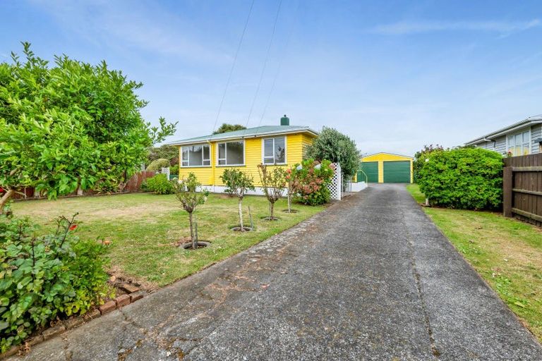 Photo of property in 9 Bone Crescent, Hawera, 4610