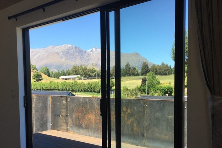 Photo of property in 2 Patton Place, Arrowtown, 9302