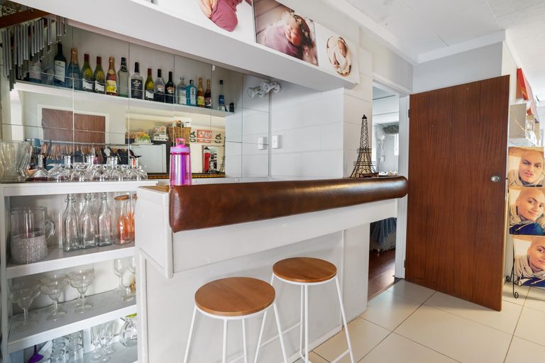 Photo of property in 75 Gossamer Drive, Pakuranga Heights, Auckland, 2010