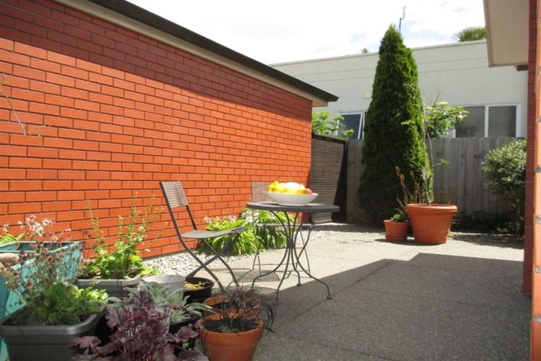 Photo of property in 2/17 Hansons Lane, Upper Riccarton, Christchurch, 8041