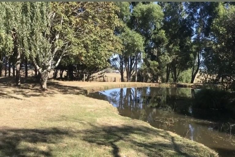 Photo of property in 729 Makerua Road, Tokomaru, Palmerston North, 4474