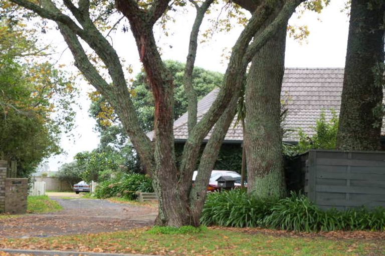 Photo of property in 14 Cockle Bay Road, Cockle Bay, Auckland, 2014