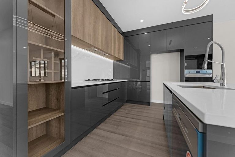 Photo of property in 31 Korowhiti Road, Clarks Beach, 2122