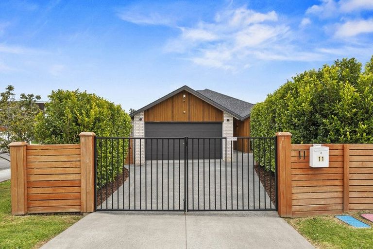 Photo of property in 11 Kahu Close, Orewa, 0931