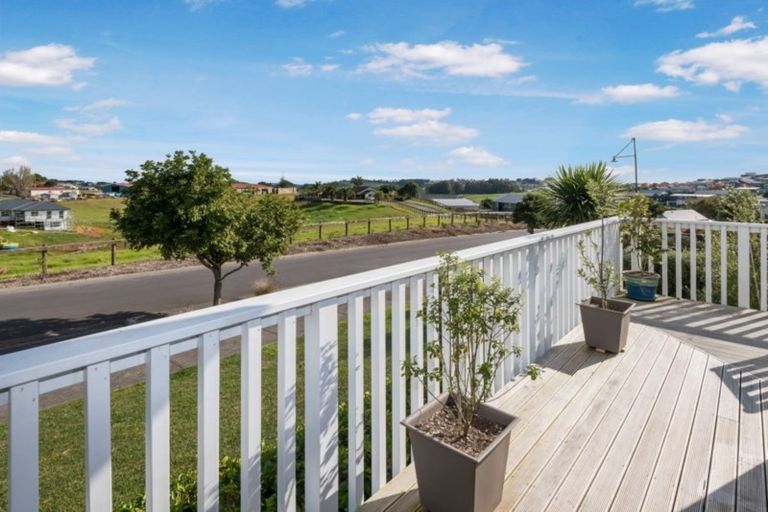 Photo of property in 8 Ridge View Crescent, Pukekohe, 2120