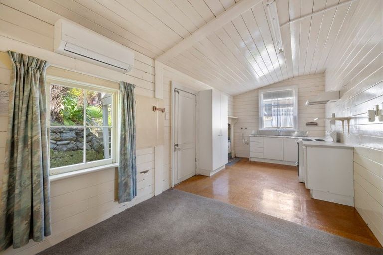 Photo of property in 15 Milton Terrace, Picton, 7220