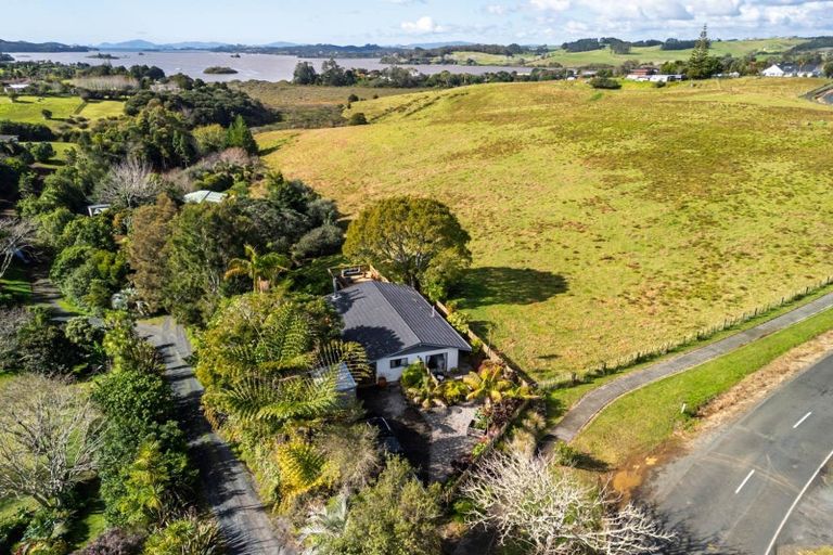 Photo of property in 35 Skudders Beach Road, Kerikeri, 0294