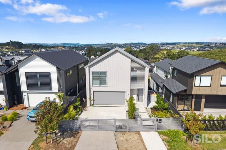 Photo of property in 35 Kikorangi Drive, Wainui, 0992