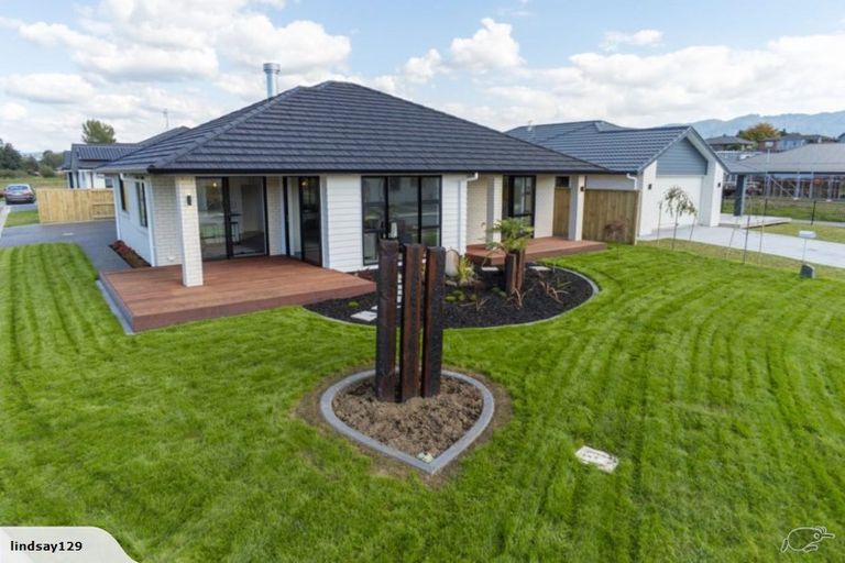 Photo of property in 2 Vesey Drive, Katikati, 3129