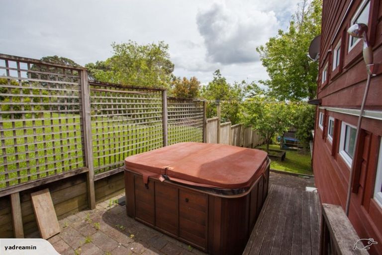 Photo of property in 2/7 Savoy Road, Glen Eden, Auckland, 0602