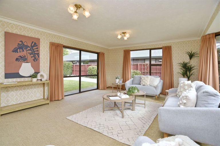 Photo of property in 154 Royal Park Drive, Parklands, Christchurch, 8083