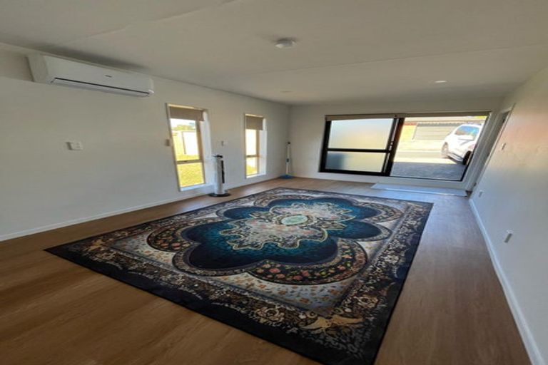 Photo of property in 9 Neesons Way, Glendene, Auckland, 0602