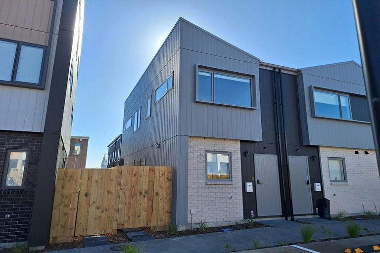 Photo of property in 17 Tokarewa Close, Mount Wellington, Auckland, 1062