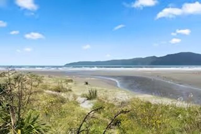 Photo of property in 8 Marine Parade, Paraparaumu Beach, Paraparaumu, 5032