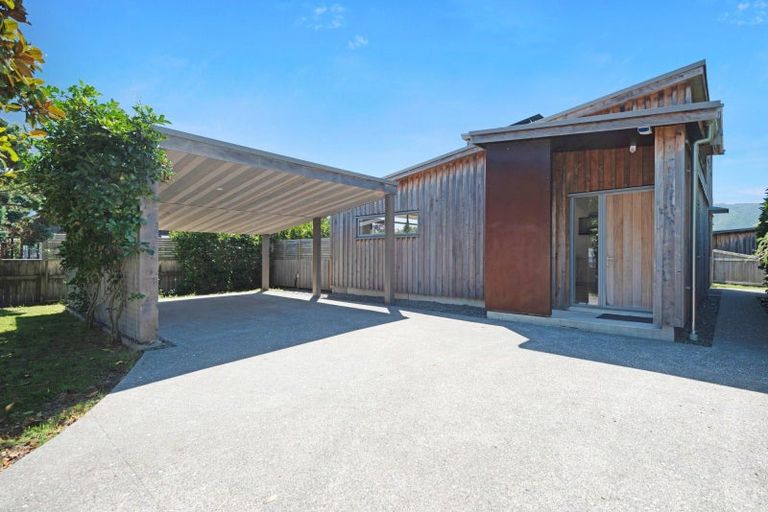 Photo of property in 29a Greenaway Road, Waikanae, 5036