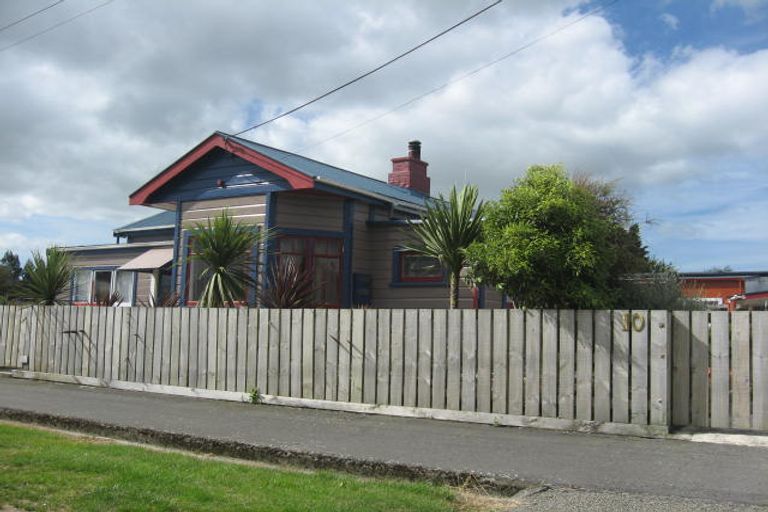 Photo of property in 10 Duke Street, Pahiatua, 4910