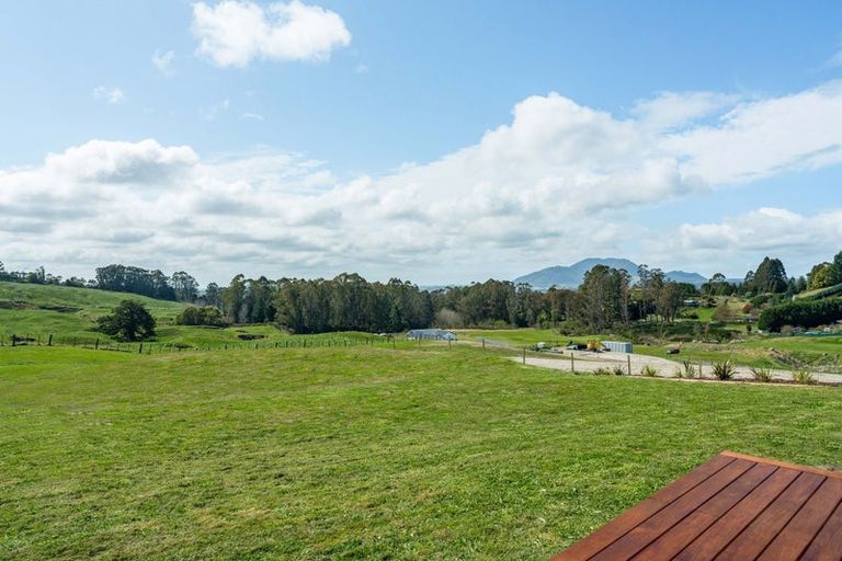 Photo of property in 5 Vickers Way, Acacia Bay, Taupo, 3385