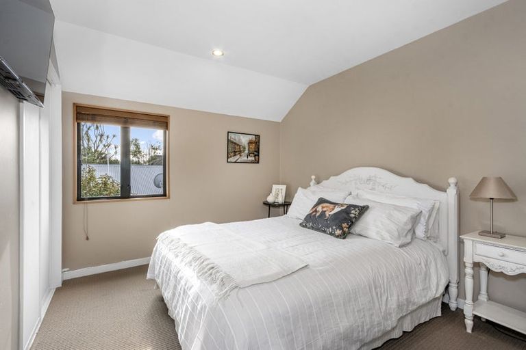 Photo of property in 100 Straven Road, Fendalton, Christchurch, 8014