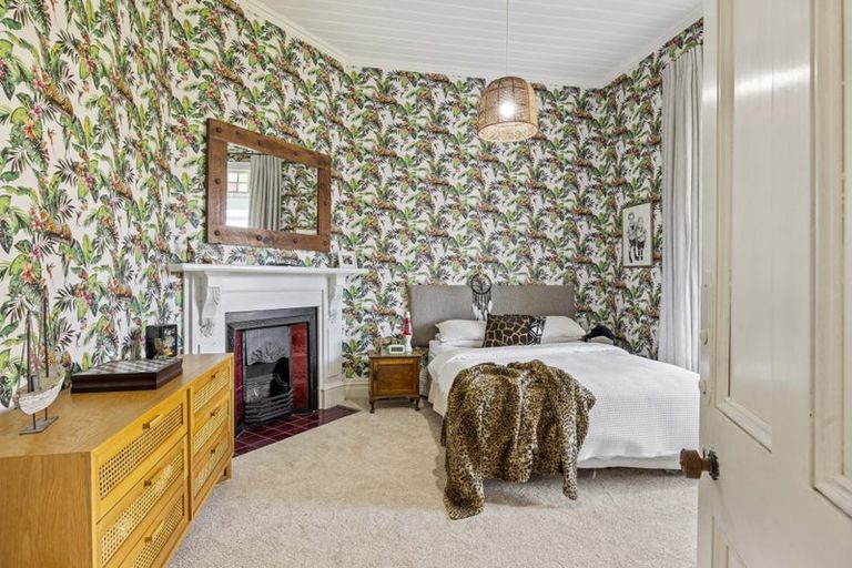 Photo of property in 329 Mangorei Road, Merrilands, New Plymouth, 4312