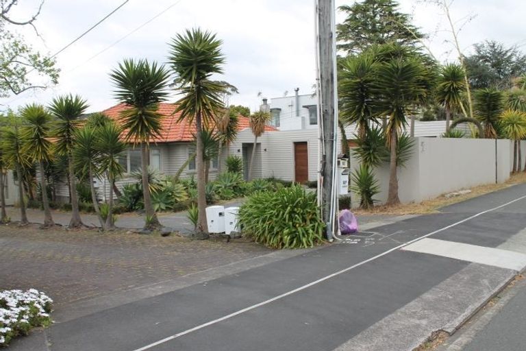 Photo of property in 92 Shakespeare Road, Milford, Auckland, 0620