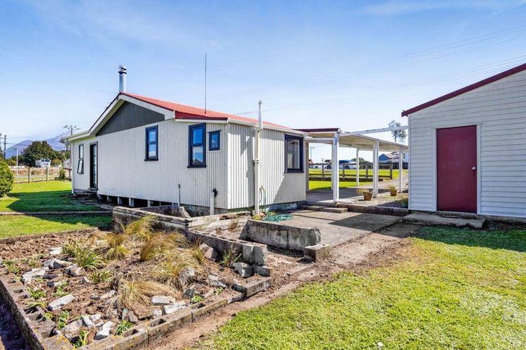 Photo of property in 8 Beaconsfield Road, Midhirst, Stratford, 4394