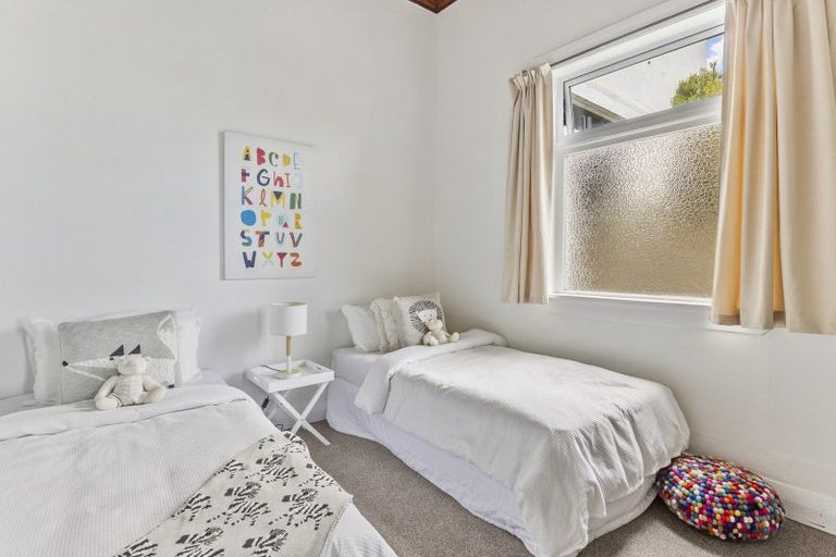 Photo of property in 63 Glendevon Place, Vauxhall, Dunedin, 9013