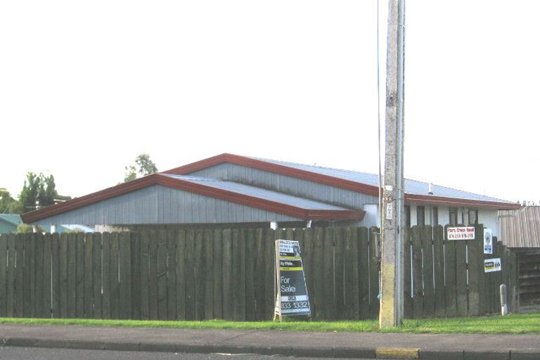 Photo of property in 1/74 Parrs Cross Road, Henderson, Auckland, 0612