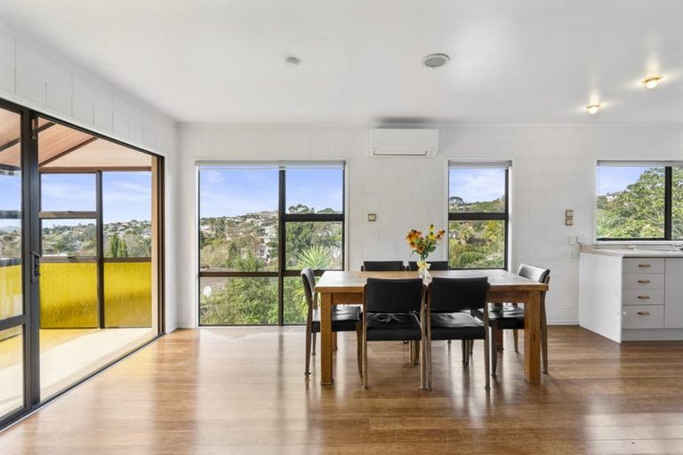 Photo of property in 2/90 Browns Bay Road, Rothesay Bay, Auckland, 0630