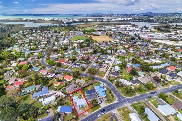 Photo of property in 19 Glendene Avenue, Glendene, Auckland, 0602