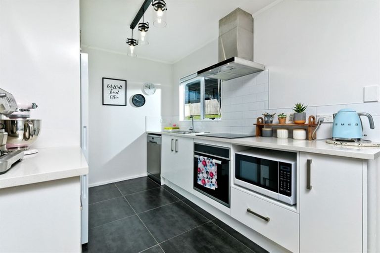 Photo of property in 14 Sarajevo Place, Massey, Auckland, 0614