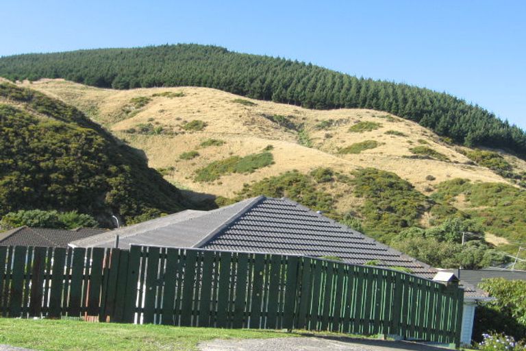 Photo of property in 13 Raroa Terrace, Tawa, Wellington, 5028