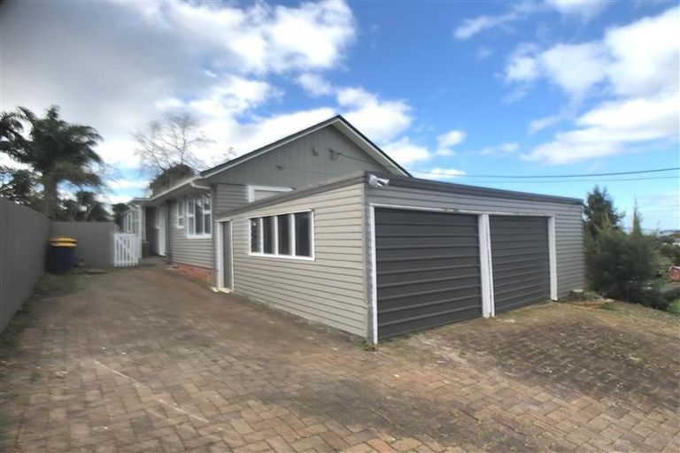 Photo of property in 143 Tiroroa Avenue, Te Atatu South, Auckland, 0610