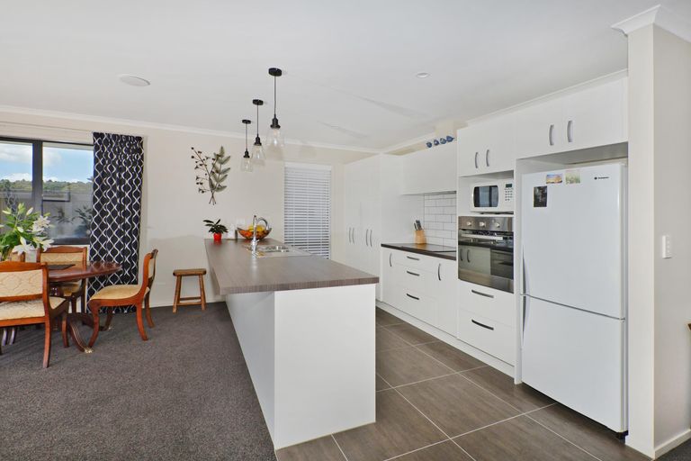 Photo of property in 18 Wairau Drive, Tikipunga, Whangarei, 0112