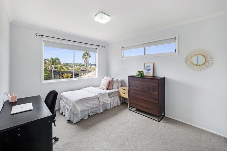 Photo of property in 129 Botany Road, Botany Downs, Auckland, 2010