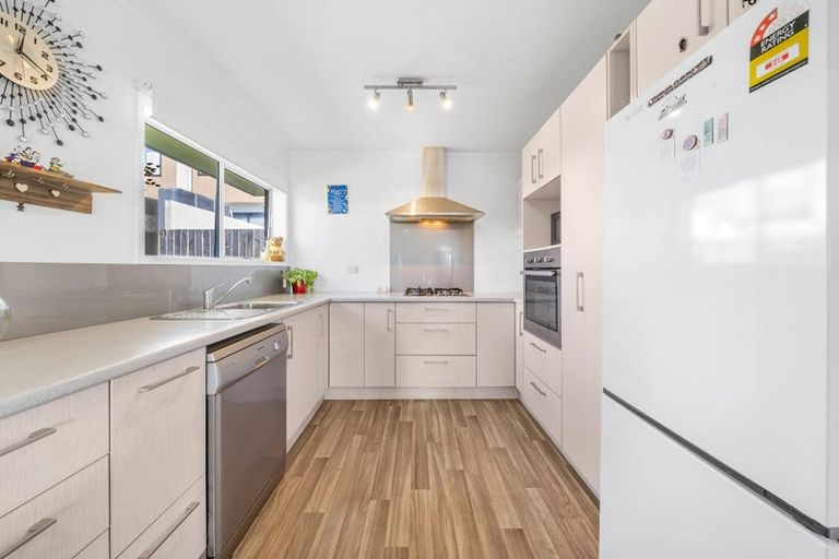 Photo of property in 2/56 Archibald Road, Kelston, Auckland, 0602