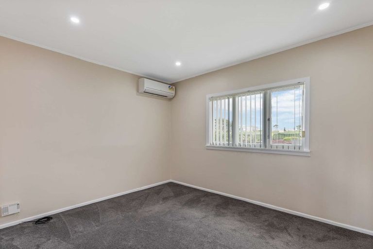 Photo of property in 73 Kenderdine Road, Papatoetoe, Auckland, 2025