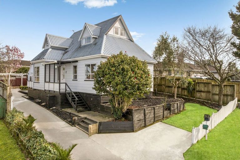 Photo of property in 44 Eugenia Rise, Totara Heights, Auckland, 2105