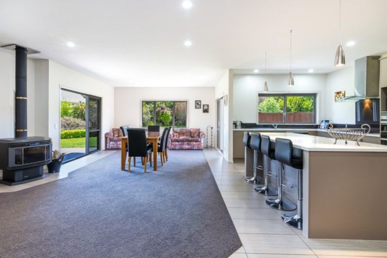 Photo of property in 72 Dalmore Way, Acacia Bay, Taupo, 3385