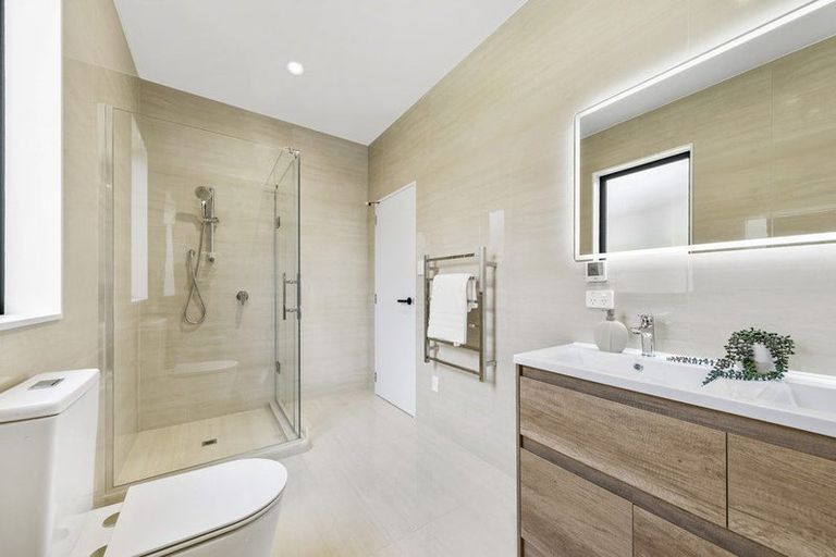 Photo of property in 63 Mcindoe Road, Kumeu, 0810