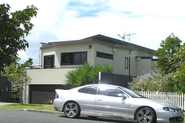 Photo of property in 11 Waimana Avenue, Northcote Point, Auckland, 0627