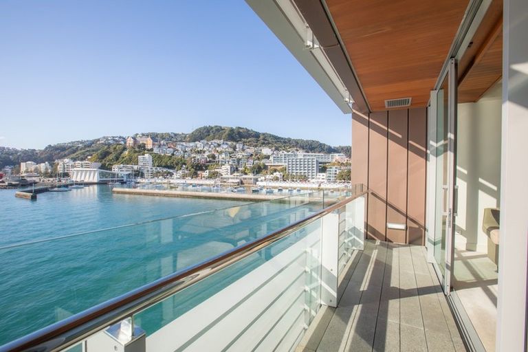 Photo of property in Clyde Quay Wharf, 2a/6 Clyde Quay Wharf, Te Aro, Wellington, 6011