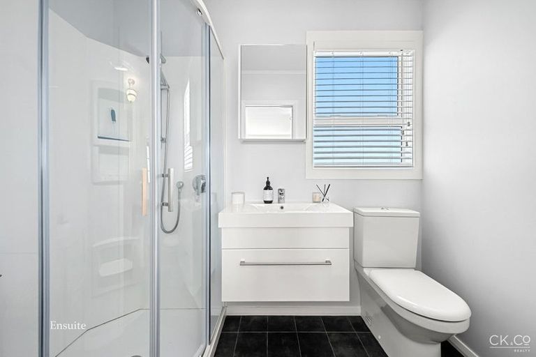 Photo of property in 71 Holdsworth Avenue, Trentham, Upper Hutt, 5018