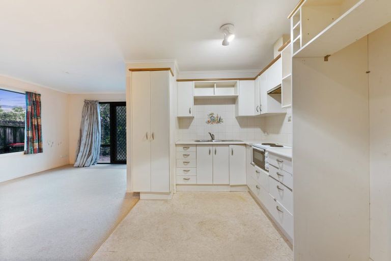 Photo of property in 1 Maghera Drive, East Tamaki, Auckland, 2016