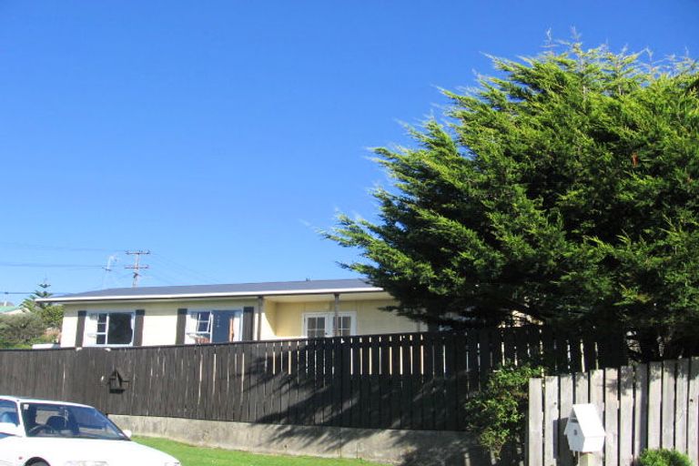 Photo of property in 1 Kerr Grove, Johnsonville, Wellington, 6037