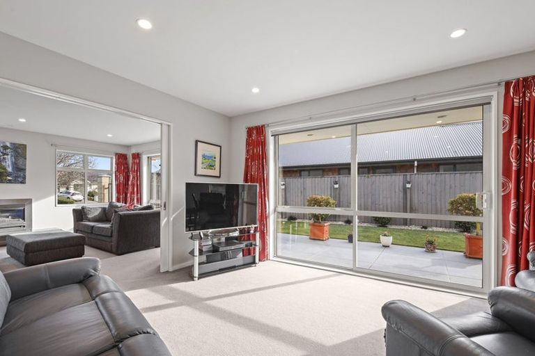 Photo of property in 42 Oakwood Drive, Rangiora, 7400