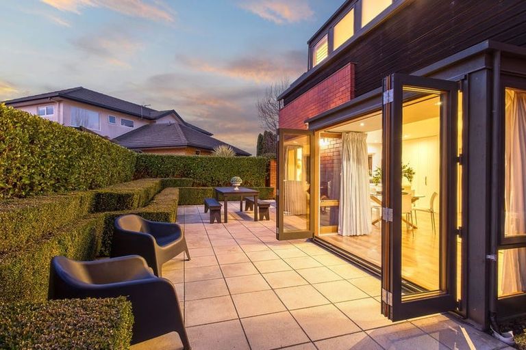 Photo of property in 114b Memorial Avenue, Burnside, Christchurch, 8053