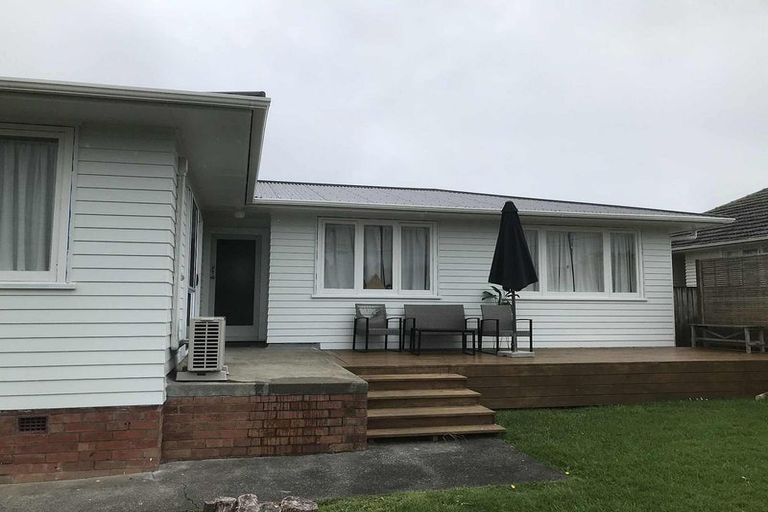 Photo of property in 20 Stokes Avenue, Te Atatu Peninsula, Auckland, 0610
