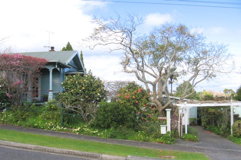 Photo of property in 902 Sealey Street, Thames, 3500