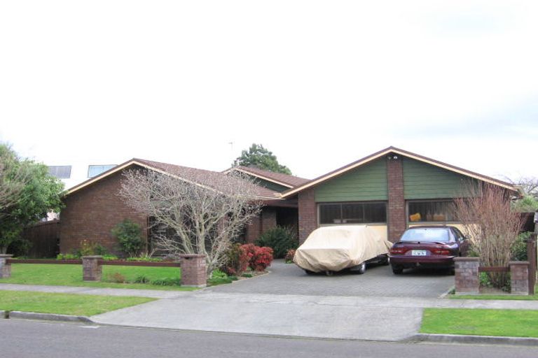 Photo of property in 24 Hind Place, Hokowhitu, Palmerston North, 4410