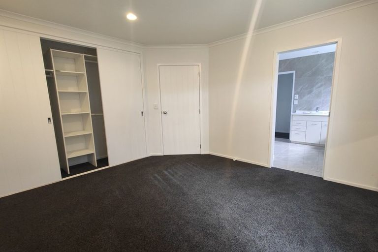 Photo of property in 94 Riverton Drive, Randwick Park, Auckland, 2105